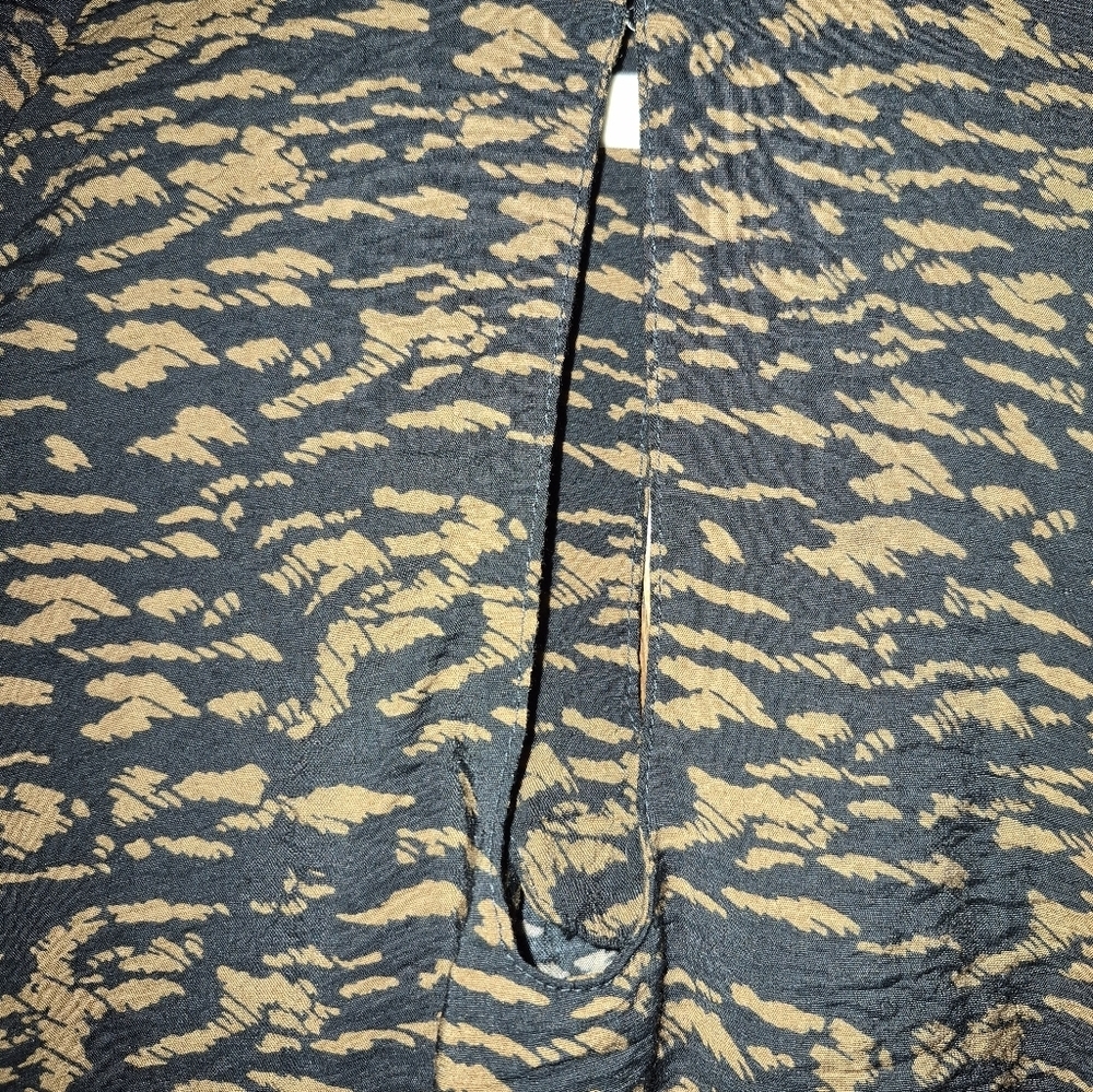 Banana Republic, Black and Brown Key Hole CROP TOP/ blouse Size Small - Picture 3 of 5